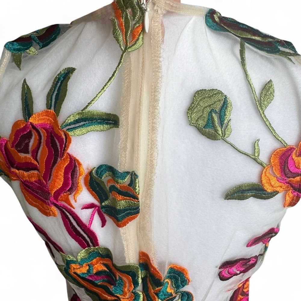 Elegant Floral Embroidered Midi Dress - Picture 4 of 6